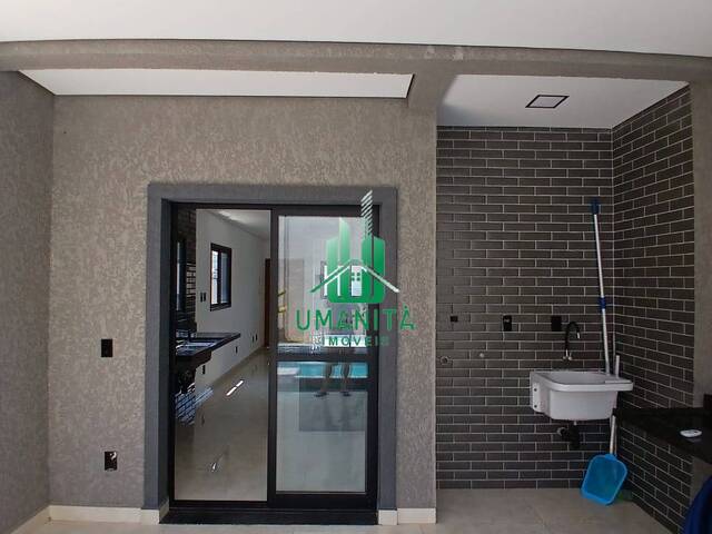 #UM251038 - Casa em condomínio para Venda em Santana de Parnaíba - SP