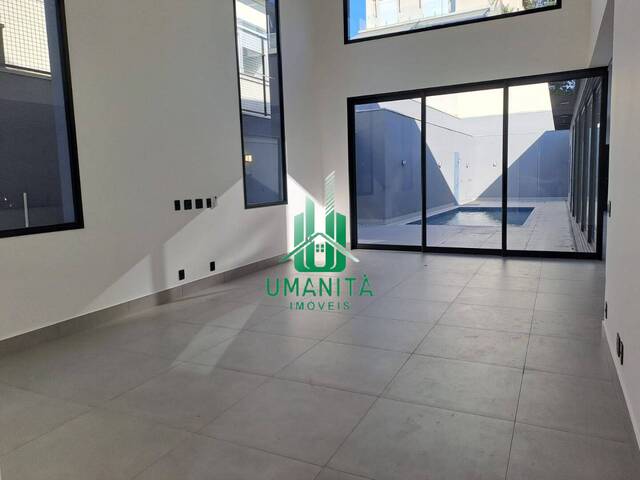 #1087 - Casa para Venda em Santana de Parnaíba - SP