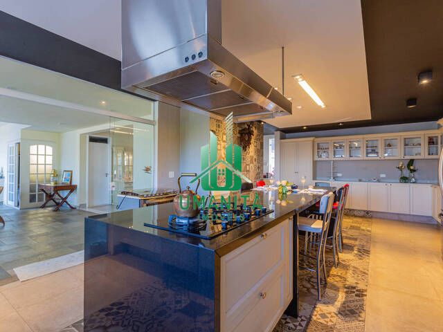 #1115 - Casa para Venda em Santana de Parnaíba - SP